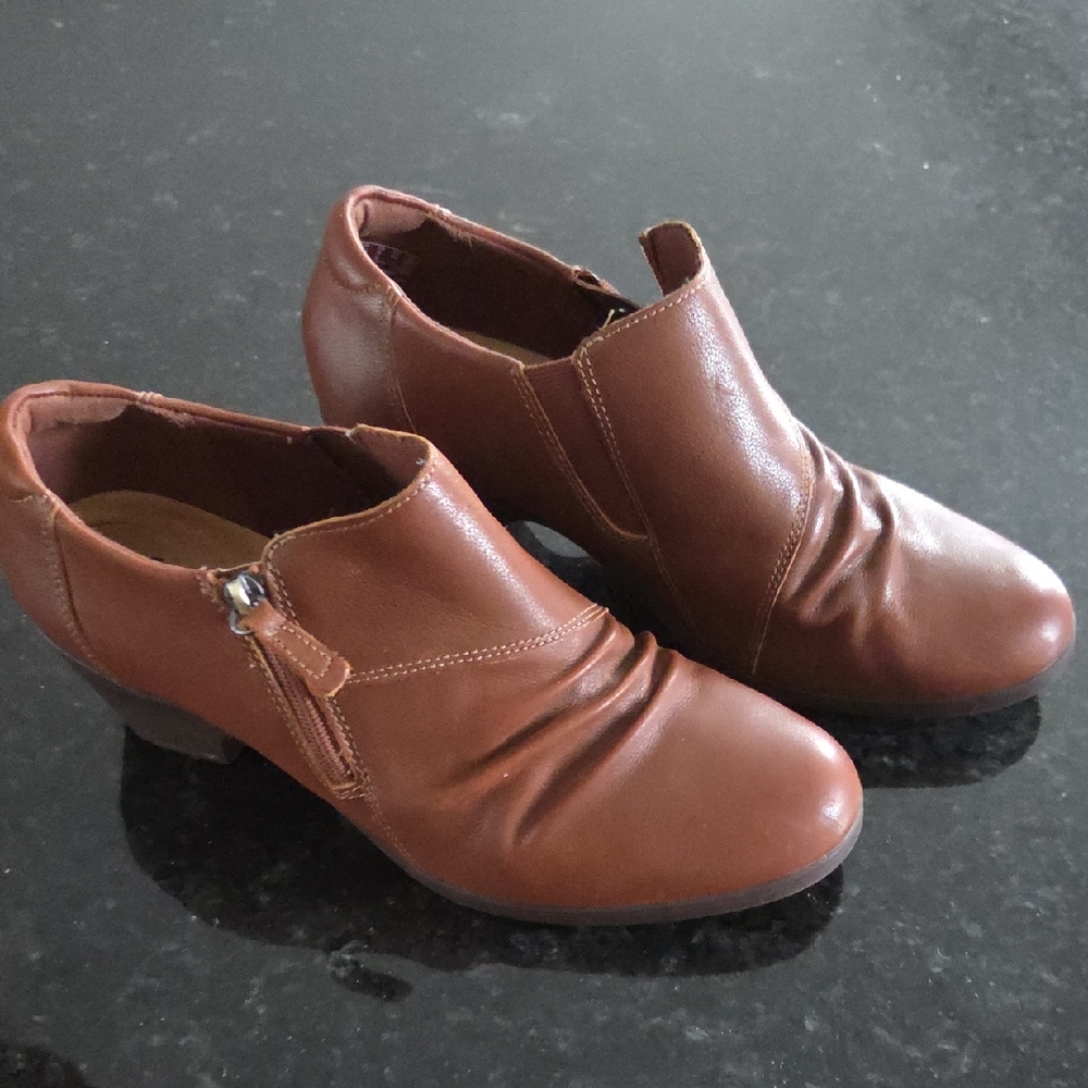 Clarks Women's Chestnut Ankle Boots